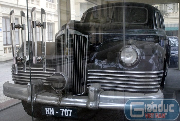 Chiếc xe bọc thép này sử dụng động cơ 8 xi lanh, đường kính xi lanh: 90, hành trình quả nén: 118, công suất: 140 mã lực, chiều dài xe: 610 cm, năm sản xuất 1950.